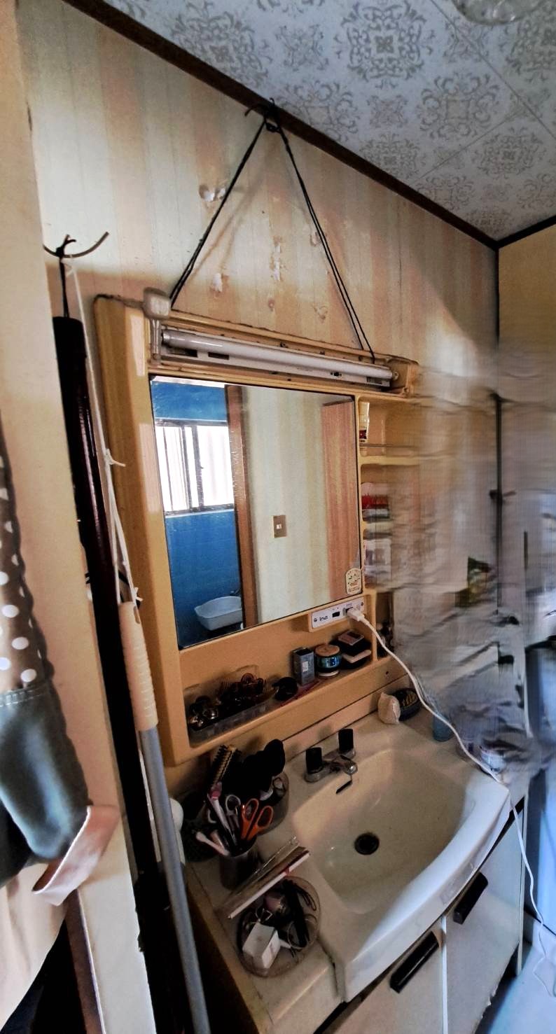 町田市洗面台リフォーム施工前 蛇口部分 ツーハンドル