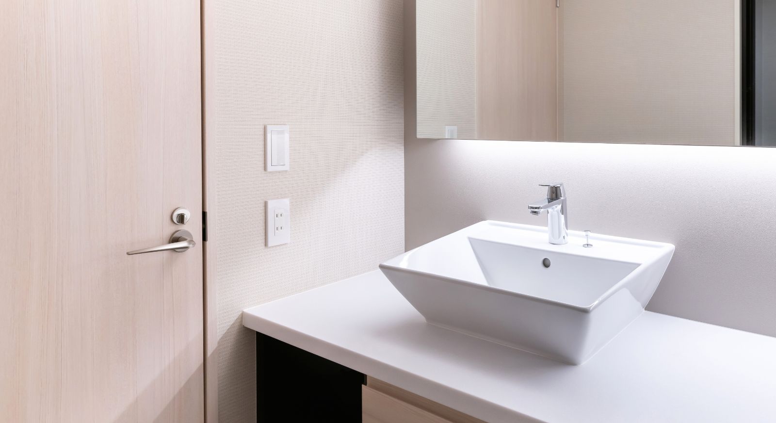 リフォーム後の明るい洗面所